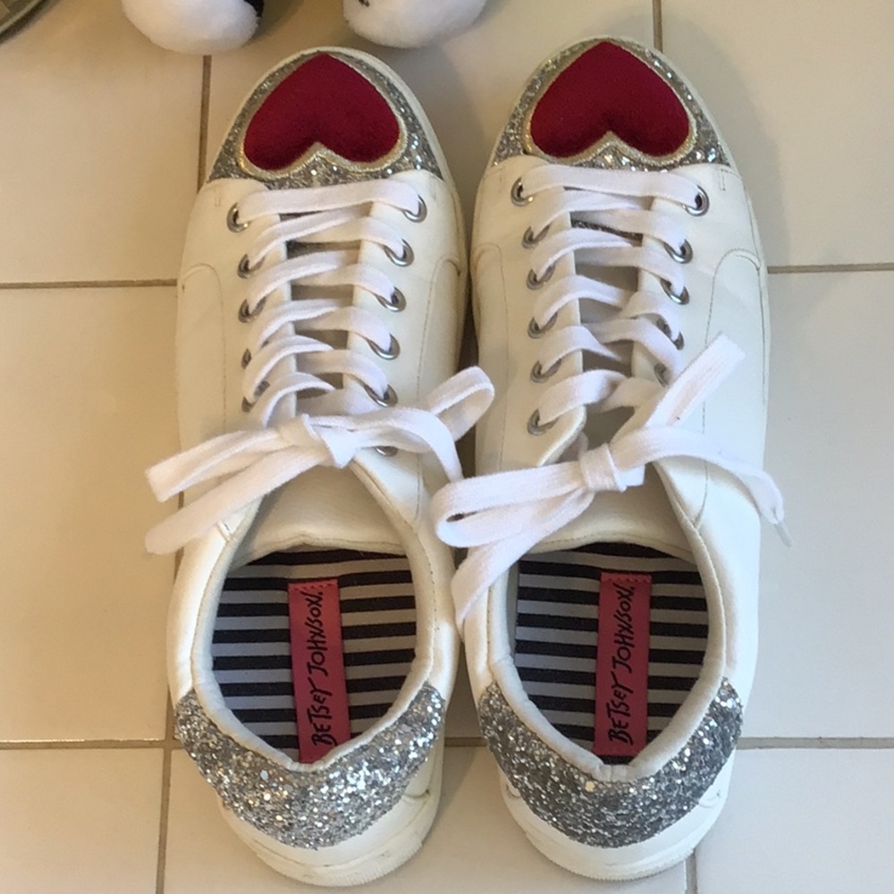 ‘Betsy Johnson’ White w/Red Velvet Hearts/Glitter Lace-Up Sneakers - Picture 4 of 8
